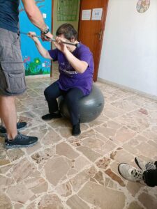 Giovane donna con disabilità che da qualche mese ha iniziato a praticare sport