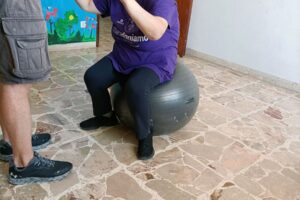 Giovane donna con disabilità che da qualche mese ha iniziato a praticare sport